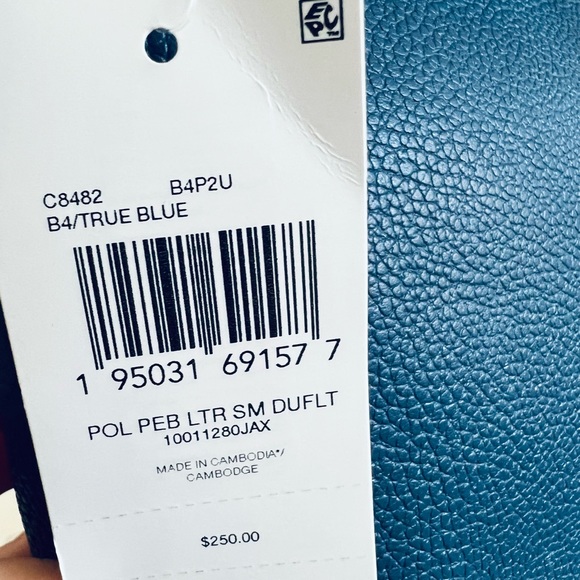 Coach's Leather Small Duffle bag - Picture 8 of 12